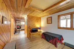 Love Shack Retreat: Cabin w/ Deck & Yard! - Innenbereich