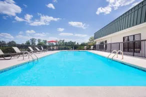 Days Inn by Wyndham Metter - Pool