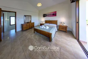Family Villa Short Walk To Coral Bay Strip 5 Min and Pub, shops etc - Habitación