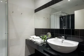 B The Guest Downtown - Baño