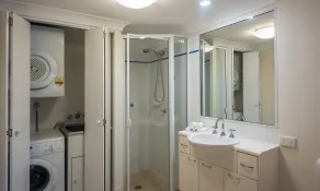 Byron Quarter Apartments - Bathroom