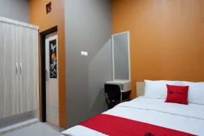 RedDoorz Syariah near Stasiun Tegal - Chambre