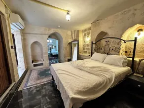 Petra Şah Konağı - Rom