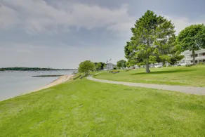 Quaint Beverly Townhome: Walk to Beach & Downtown! - Innvendig