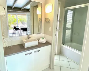 Kellys Beach Resort - Bathroom