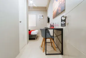 RedDoorz Plus near Osmena Highway 2 - Quarantine Hotel - Chambre