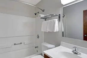 Quality Inn Sanford - Kennebunk - Badezimmer