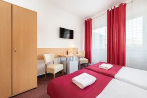 Hotel Plus - Chambre