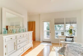 Seabrook Getaway w/ Balconies & Bay Views! - Intérieur