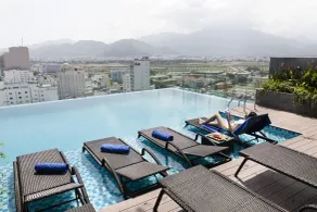 VENTANA NHA TRANG HOTEL - Piscina