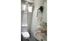 York House Hotel - Bathroom
