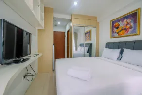 Modern Studio at Tifolia Apartment By Travelio - Room