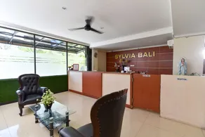 RedDoorz Plus near Mall Bali Galeria 2 - Reception
