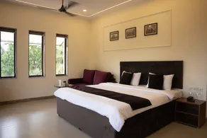 Girivihar Holiday Club - Pure Veg - Room
