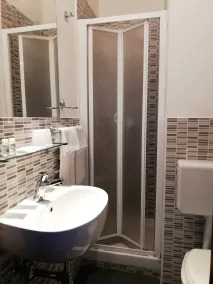 Hotel Dover - Bathroom