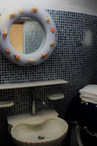 My Catsle Cave est 1899 - Bathroom
