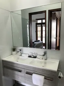 Fairway Manor Accommodation - Baño