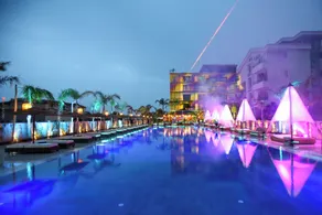 Regina Palm Resort - Pool