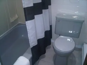 Embassy Motel - Bathroom