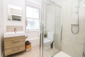 Cool Stone Cottage - Badezimmer