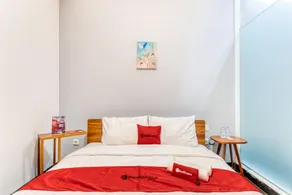RedDoorz Plus near Taman Ismail Marzuki - Værelse