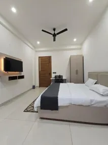 Shft-In Hotel - Camera