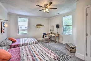 Stylish Birmingham Getaway w/ Patio & Yard! - Værelse