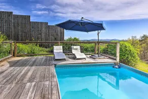 Amenity-packed Nebo Oasis w/ Deck & Mtn Views - Interiör