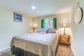 Harrison Home w/ Grill & Lake Views: Walk to Town! - Interiør