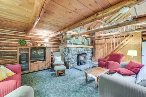 Authentic Log Cabin w/ Private Pond in Glidden - Interiør