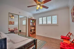 Arcadia Home w/ Sunroom & Deck in Central Location - Interior