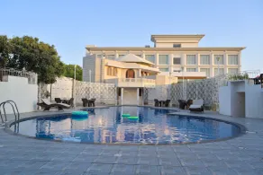 Stardom Resort Jaipur - Piscine