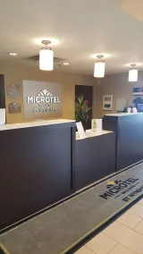 Microtel Inn & Suites by Wyndham Whitecourt - Rezeption