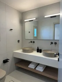 Morfes Luxury Suites by Caldera Houses - Bathroom