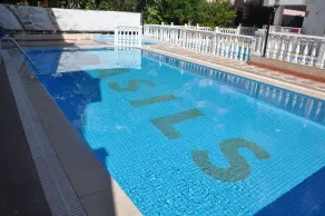 Basil's Apart Hotel - Piscina