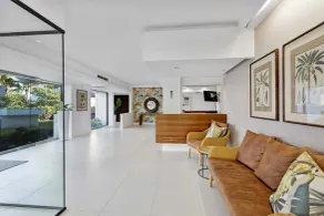 De Ville Apartments - Coin salon dans le hall