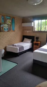 Avlon Gardens Motel - Room