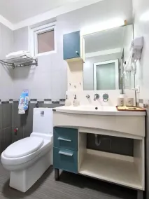 Top Hill Halong Homestay - Bagno