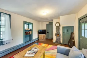 Jim Croces Farmhouse Apartment in Downingtown! - Interior
