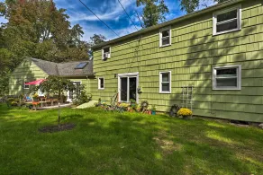 Pittsford ‘Trolley Home’ - Near Erie Canal! - Interior