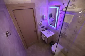 RESTWON SUIT - Bathroom