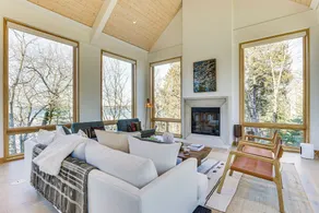 Green Lake Getaway w/ Dock: Boating + Swimming! - Interior