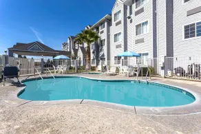 Microtel Inn & Suites Modesto - Piscine