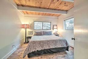 Walk Downtown: Arnold Cabin w/ Large Deck! - Interiør