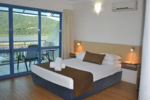 Coral Sea Vista Apartments - Room