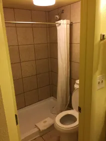 Econo Lodge Inn & Suites Maingate Central - Salle de bain
