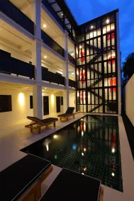 99 The Gallery Hotel - Piscine