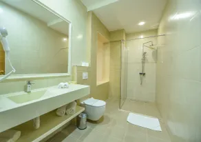 Hotel Lazaro - Bathroom