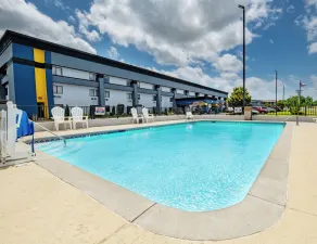 Days Inn by Wyndham Fort Smith - Piscine