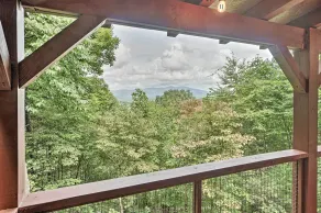 Yellow Mountain Blairsville Cabin w/ Scenic Deck - Innvendig